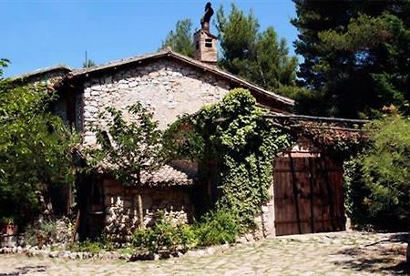 Malvarina Capodacqua  Bagian luar foto