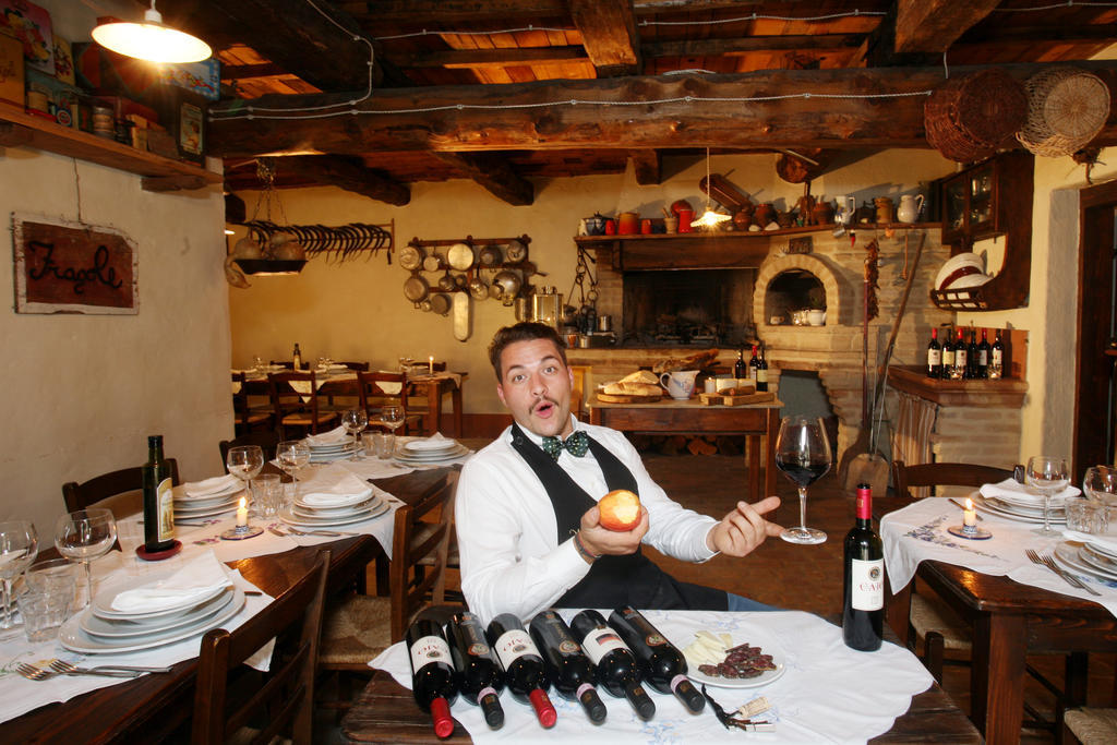 Malvarina Capodacqua  Bagian luar foto