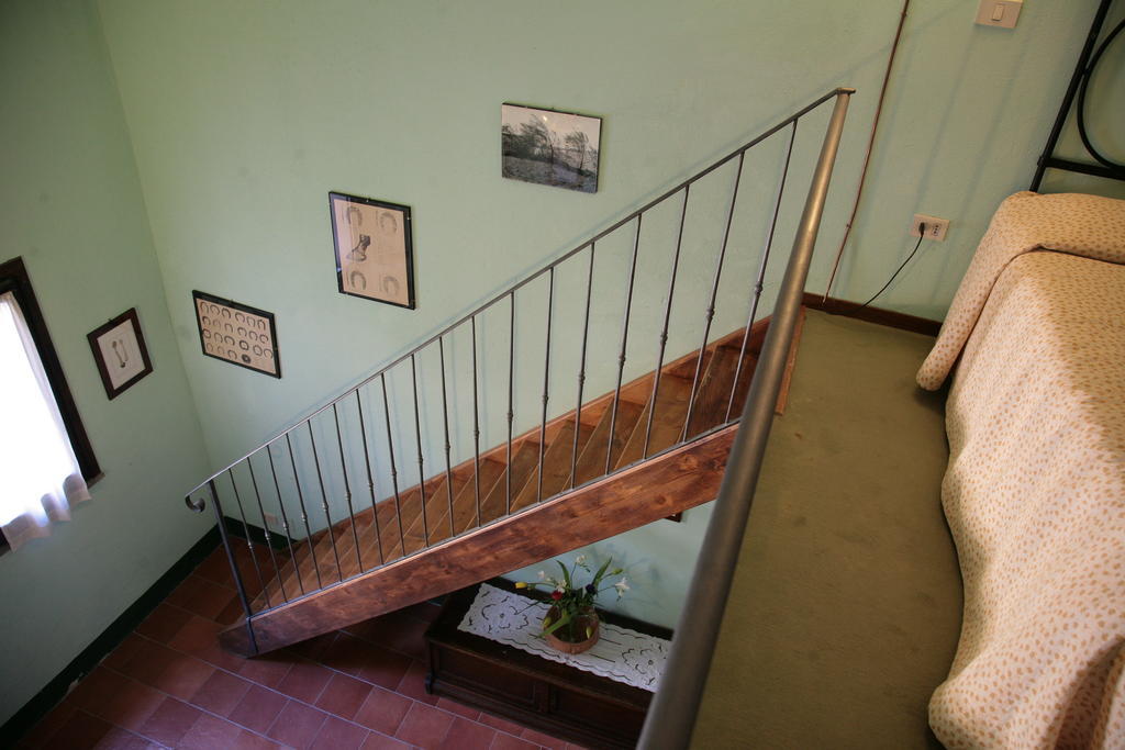 Malvarina Capodacqua  Bagian luar foto
