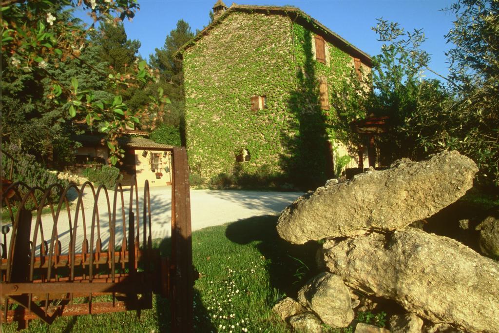 Malvarina Capodacqua  Bagian luar foto
