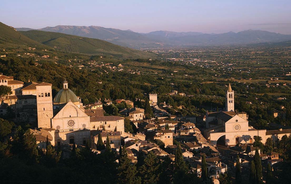 Malvarina Capodacqua  Bagian luar foto