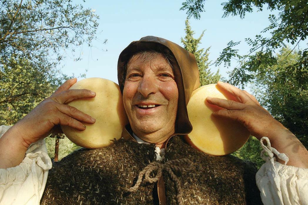 Malvarina Capodacqua  Bagian luar foto